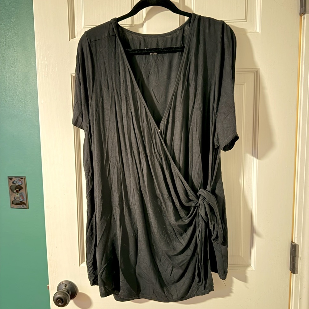 Ava and Viv wrap short sleeve top